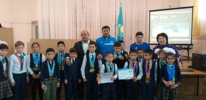 Спортшылармен кездесу