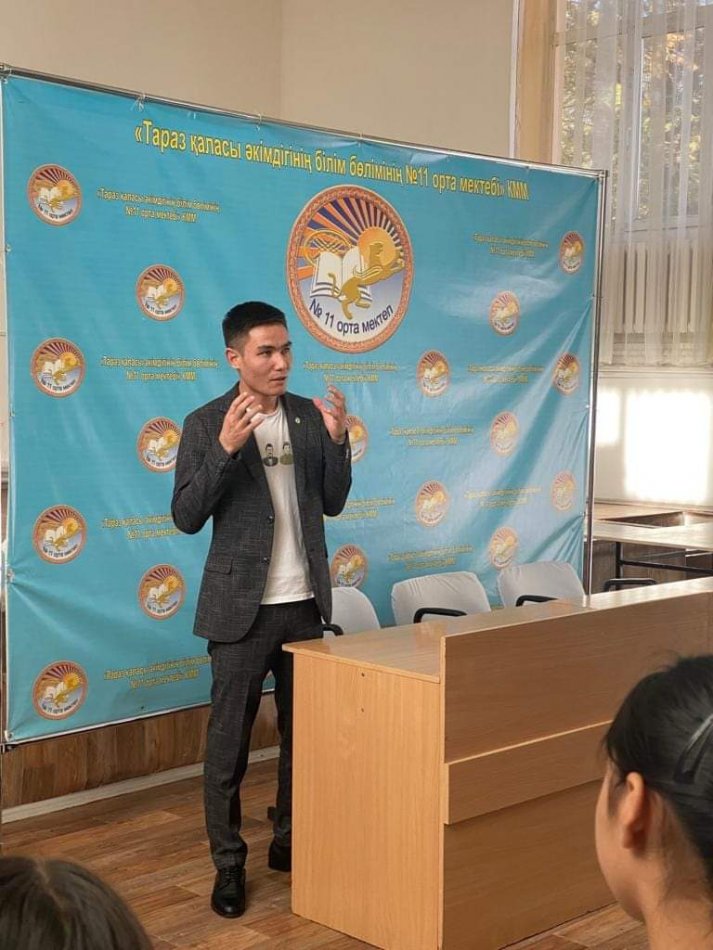 №11 орта мектеп түлегі